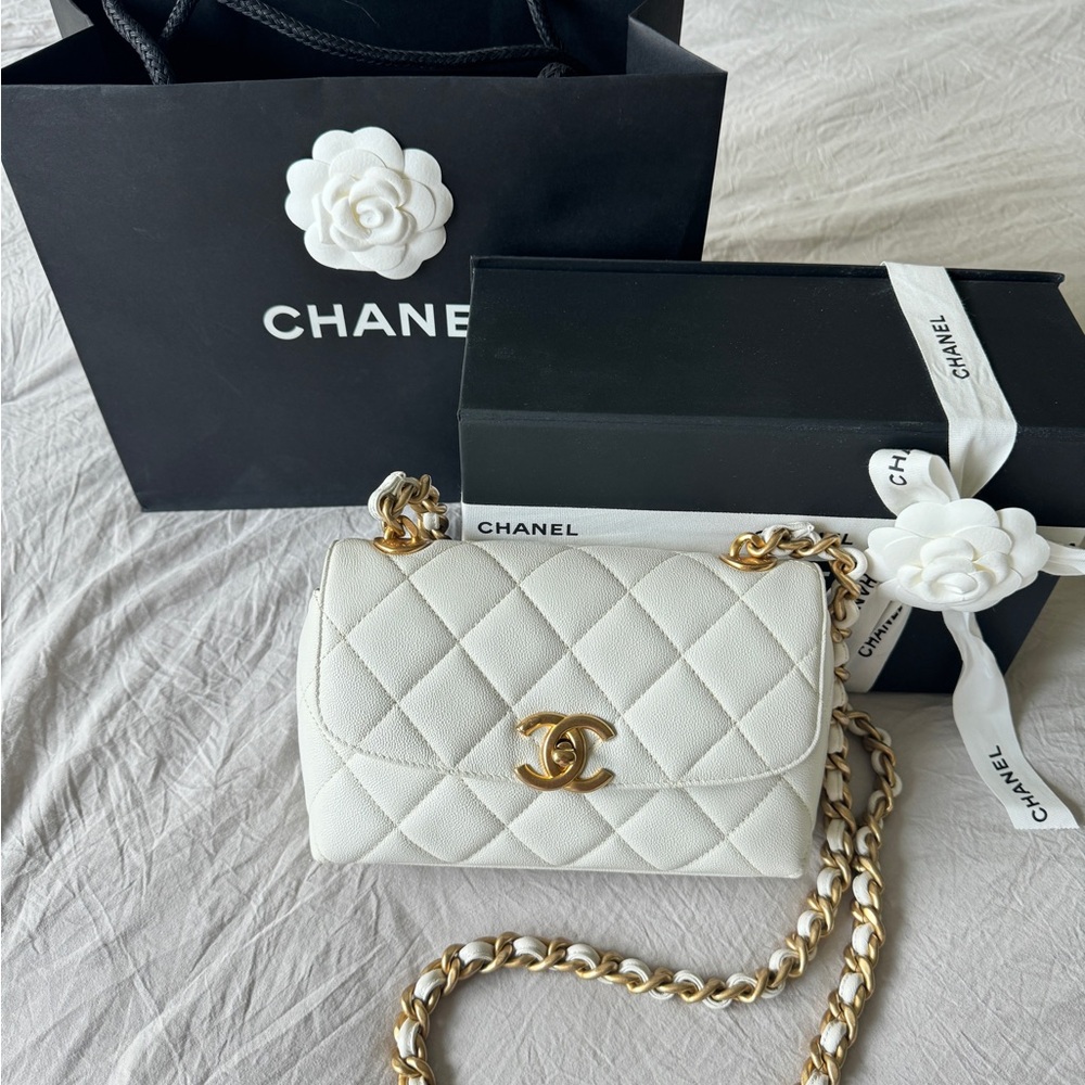 CHANEL Caviar Leather Quilted Flap Bag ‘White / Gold Hardware’